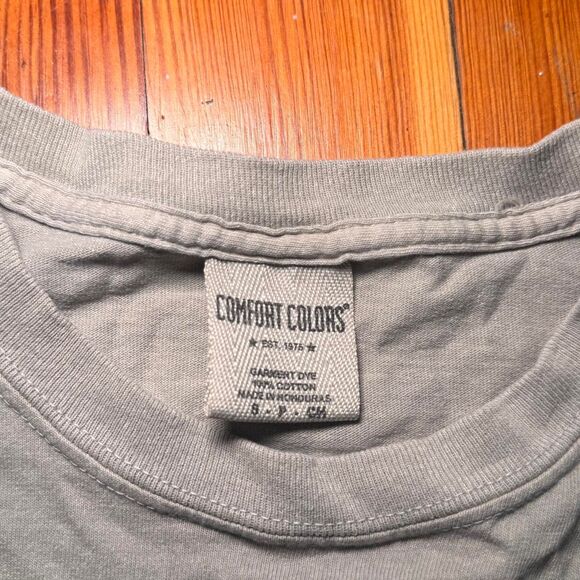 Comfort-colors Men's Grey and Tan T-shirt - Picture 3 of 3